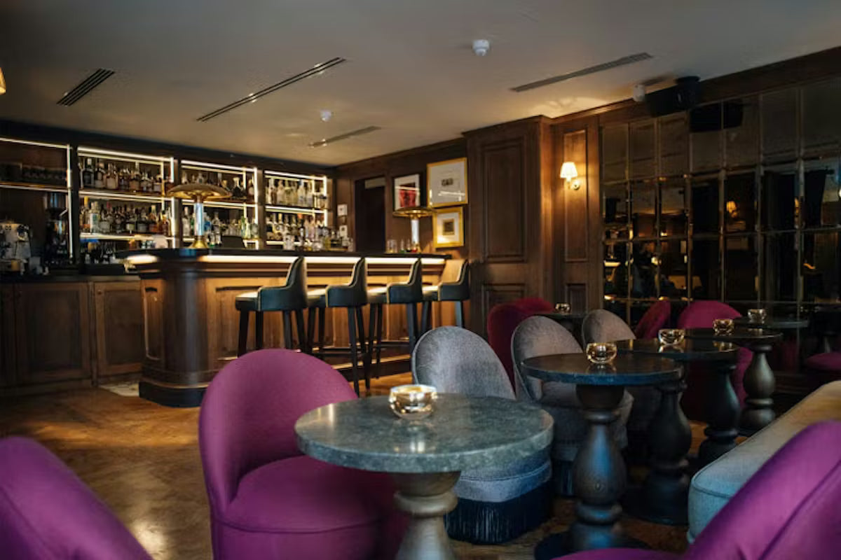 Henson`s Bar